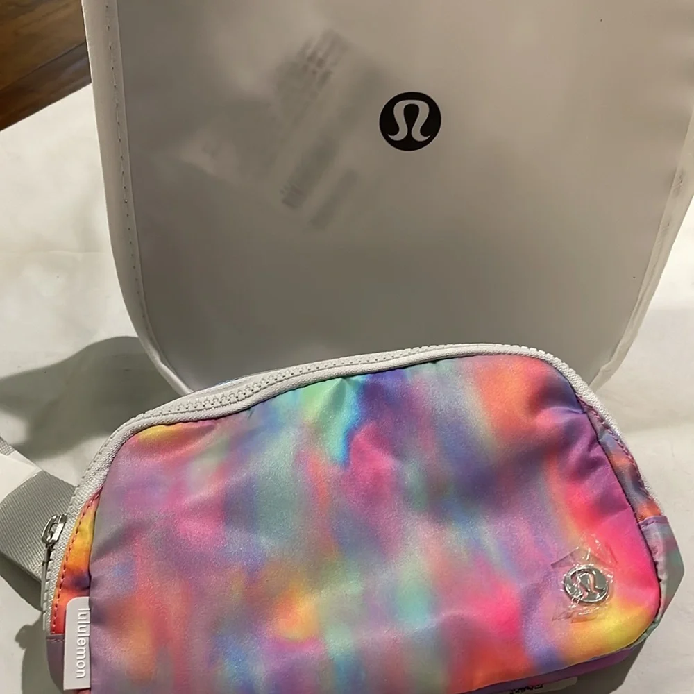 Lululemon everywhere belt bag prism wash multi NWT - Picture 6 of 6